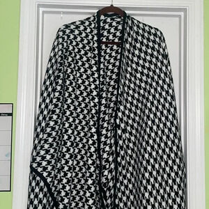 New black and white wrap